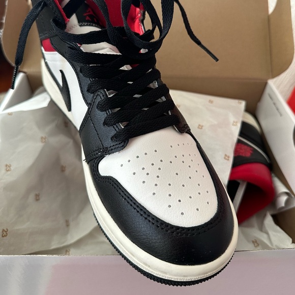 ACTIVEWEAR ▪️Air Jordan 1 Mid ( NWT) size 9 - Picture 13 of 13